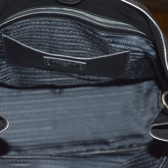 New Prada Crossbody Tote in Silver Perfect Thickness Italian Leather W Tags - Picture 2 of 12